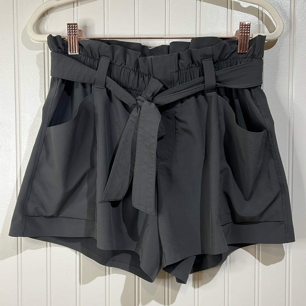 Athleta Skyline Shorts Womens 4 Olive Green Belted with Pockets